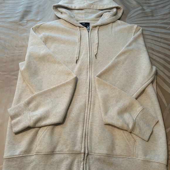 H&M Other - H&M cream sweatshirt size large